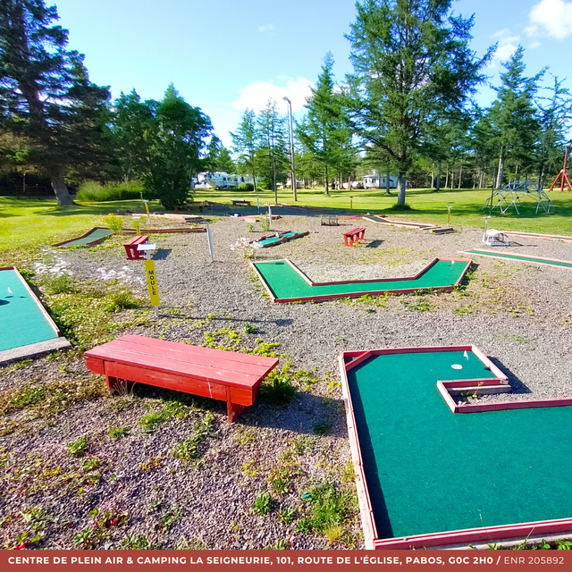 Mini-putt ludique et accessible, en pleine nature&nbsp;&nbsp;&nbsp;&copy; Centre de plein air & Camping La Seigneurie