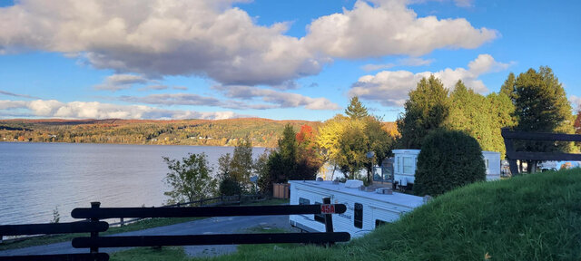 Vue sur le lac&nbsp;&nbsp;&nbsp;&copy; Stéphanie Adams