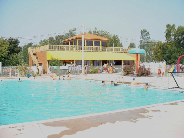 Piscine&nbsp;&nbsp;&nbsp;&copy; Centre de Villégiature Belle-Vue