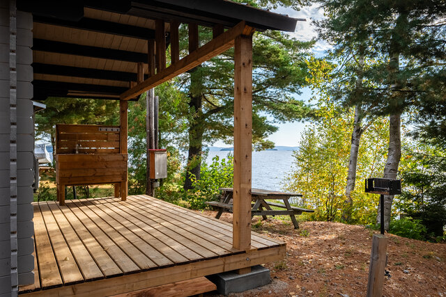 Refuge et chalet au bord de l'eau&nbsp;&nbsp;&nbsp;&copy; Zoom multimédia