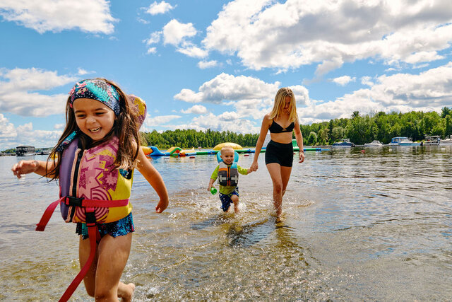 Plaisir avec les enfants&nbsp;&nbsp;&nbsp;&copy; M. Baril Tessier