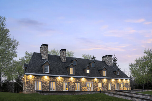 Le Manoir&nbsp;&nbsp;&nbsp;&copy; NADEAU JULIEN INC