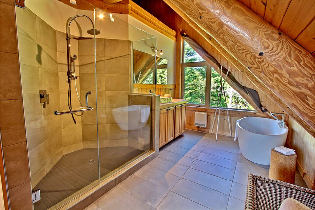 Le Castor - Salle de bain attenante&nbsp;&nbsp;&nbsp;&copy; Au Chalet en Bois Rond