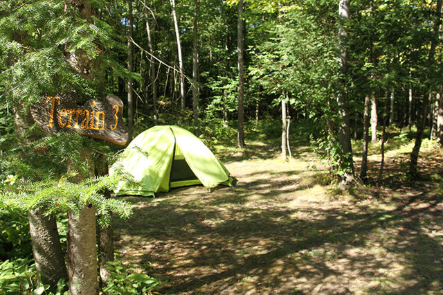 Camping boisée&nbsp;&nbsp;&nbsp;&copy; Rafting Momentum