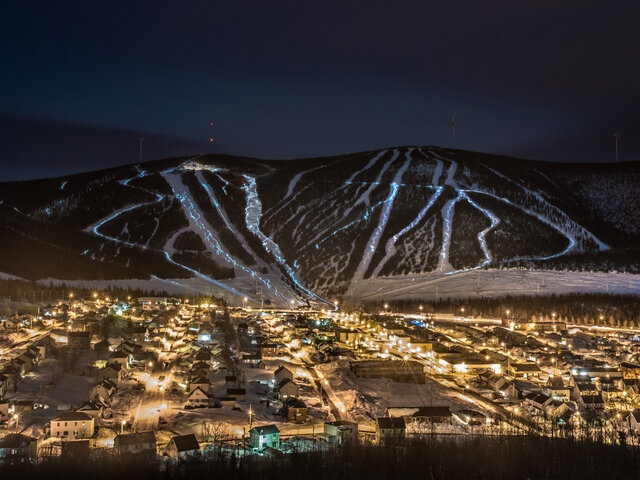 Station de ski Mont Miller la nuit&nbsp;&nbsp;&nbsp;&copy; B.Bisson