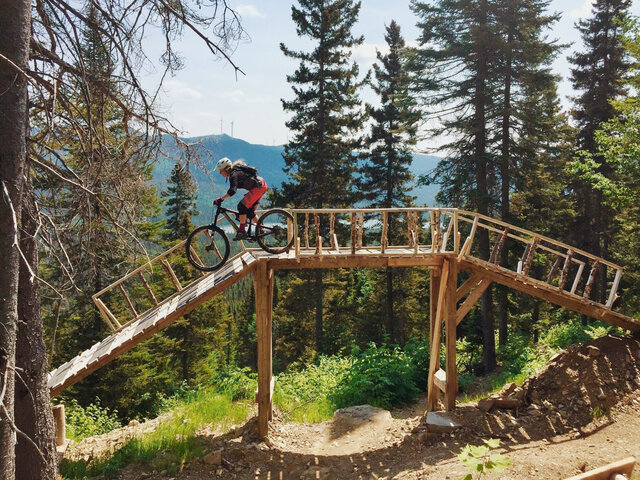 Vélo de montagne au Mont York&nbsp;&nbsp;&nbsp;&copy; J.Tardif