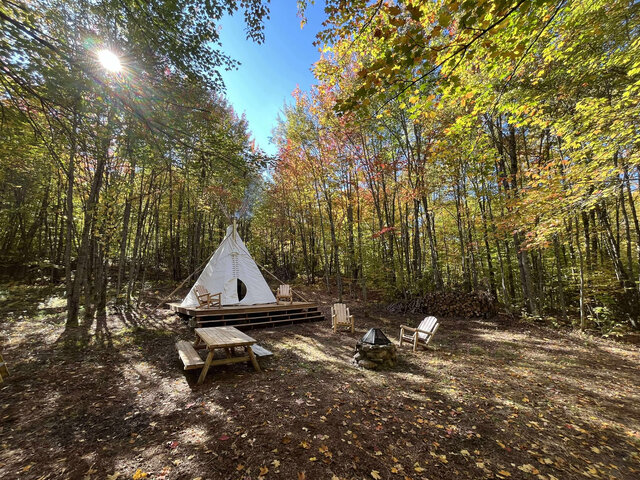 Extérieur&nbsp;&nbsp;&nbsp;&copy; Simon Gagnon