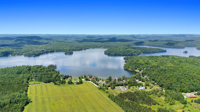 Vue aérienne du lac&nbsp;&nbsp;&nbsp;&copy; Retraites R&B