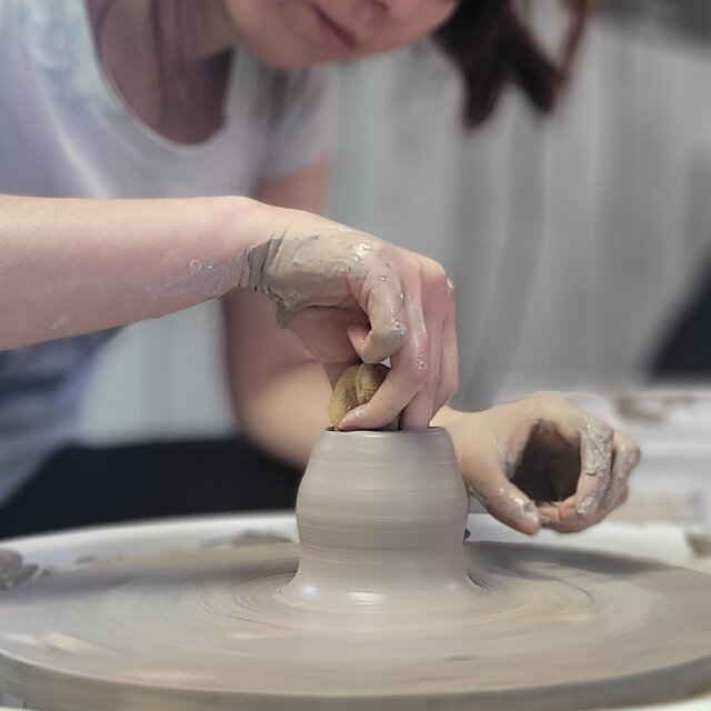 Tournage - Pottery Wheel&nbsp;&nbsp;&nbsp;&copy; Tour Potier Studio Céramique
