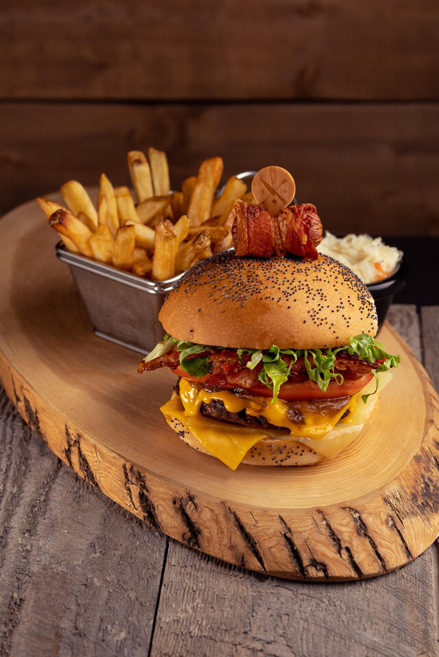 Burgers gourmands&nbsp;&nbsp;&nbsp;&copy; Au Petit Chalet