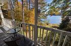 Profitez d'un bon café en admirant la vue sur le lac © Gîte du Lac-à-la-Loutre (B&B)