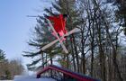 Un skieur exécute une manoeuvre dans le parc à neige à Mont Rigaud © Mont Rigaud