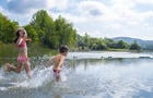 Baignade enfants plage Bromont&nbsp;&nbsp;&nbsp;&copy; Ville de Bromont