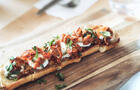 Bruschetta Paillot de chèvre tomates semi-séchées © La Piazzetta