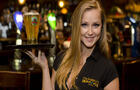 Serveuse © McKibbin's Irish Pub (Pointe-Claire)