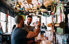 Au bar
