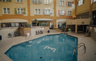 Piscine intérieure © Hôtel Château-Bromont