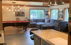 Immense aire ouverte avec billard