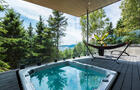 Terrasse inférieure avec spa&nbsp;&nbsp;&nbsp;&copy; R.Bouchard