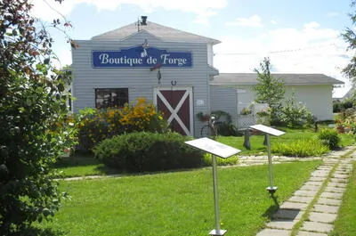Musée de la poste et Boutique de forge