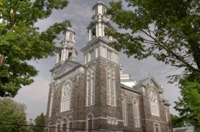 Église Ste-Hénédine / Centre d&rsquo;art Rév. Louis-Napoléon-Fiset