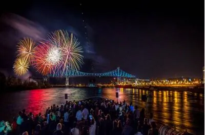 Croisières AML Inc. / Croisière et feux d&rsquo;artifice (Montréal)