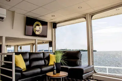 Croisières AML Inc. / Croisière aux baleines – Lounge VIP St-Laurent (Tadoussac)