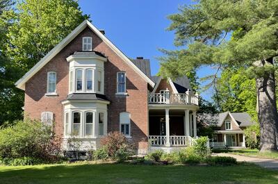MANOIR SWEETSBURG