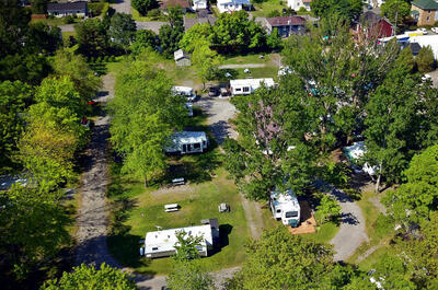 CAMPING BONNET ROUGE