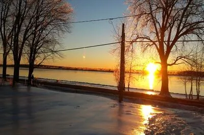 DÉTENTE SUR LE FLEUVE