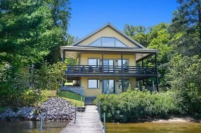 LE CHALET JAUNE