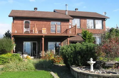 LA VILLA DES FLOTS BLEUS