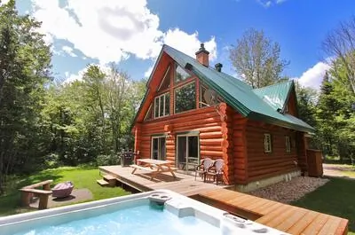 PERCE-NEIGES – AU CHALET EN BOIS ROND