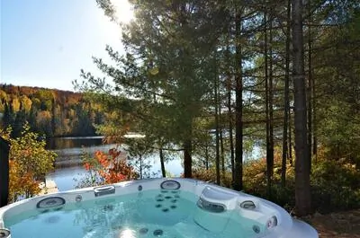 CHALET SPA ÉMERAUDE DU LAC-SAGUAY