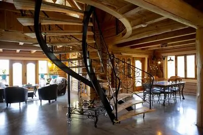 LA MAISON EN BOIS ROND