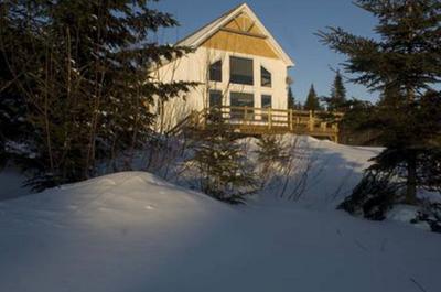 Vue du chalet en hiver