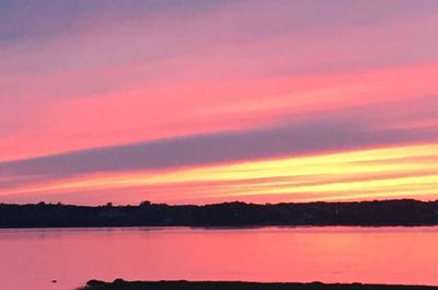 Vue sur le fleuve en soirée