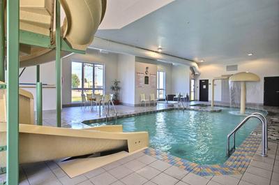Piscine avec spa