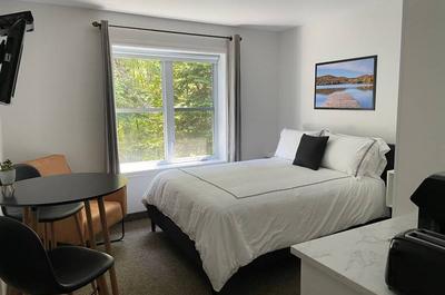 Chambre avec 1 lit queen   © Au Sommet du Lac Magog