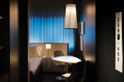 Chambre avec grand lit