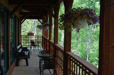 Terrasse avec vue sur la rivière