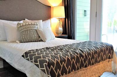 Chambre vue sur piscine