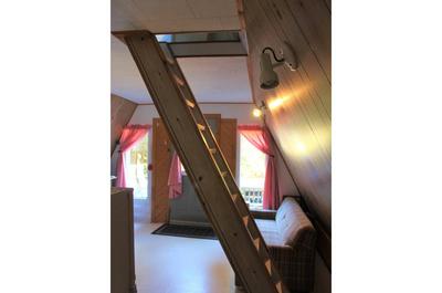 Salon et escalier