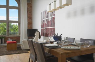 Salle à manger avec belle luminosité