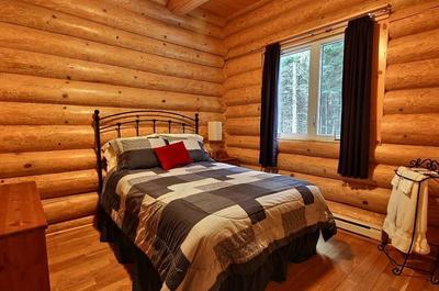 Chambre avec grand lit