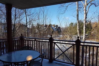 CONDO MONT-TREMBLANT SKI-IN, SKI-OUT RÉNOVÉ AVEC PISCINE EXTÉRIEURE