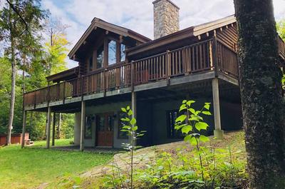 Façade donnant sur le lac