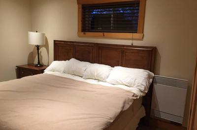 Chambre avec très grand lit