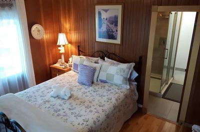 Chambre avec salle de bain privée