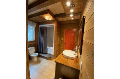 Chalet de la Halte - salle de bain   © CHALETS FORESSENCE